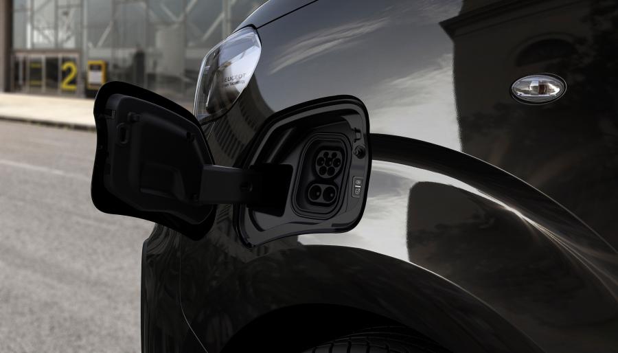 Детали экстерьера Peugeot e-Traveller 2020 года  (WW) (фото 18 из 29)